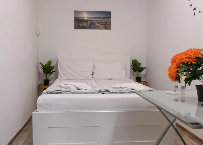 Apartamento Economical 3-bedroom Near Danube & Millennium , Long Viena