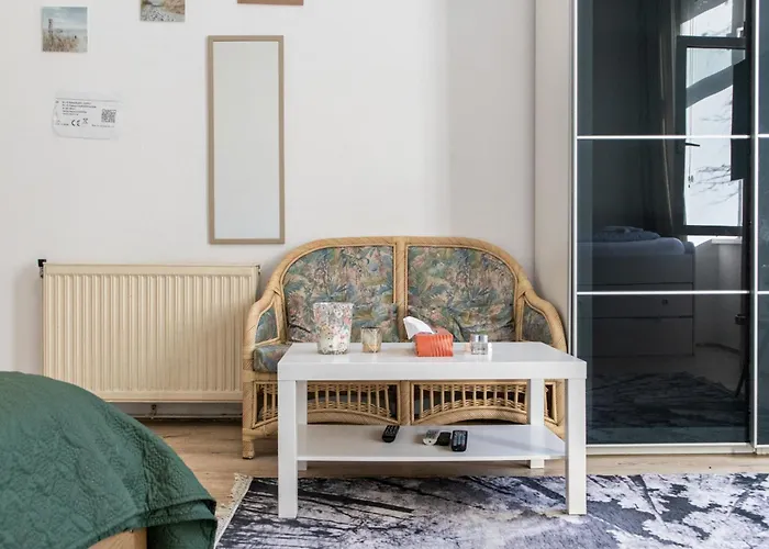 Economical 3-bedroom Near Danube & Millennium , Long * Viena
