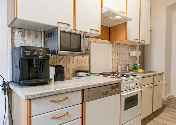 Economical 3-bedroom Near Danube & Millennium , Long Apartamento Viena