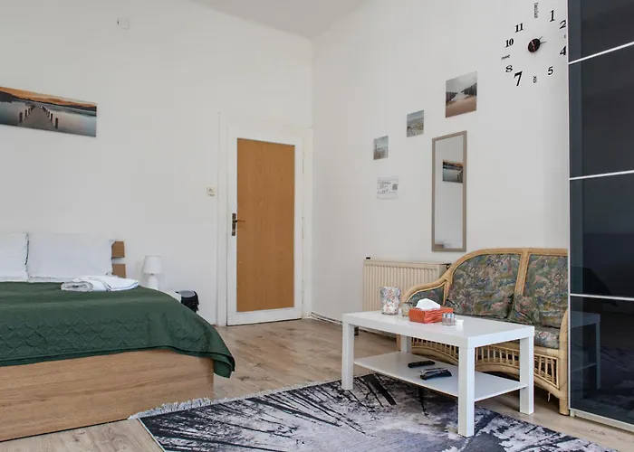 Apartamento Economical 3-bedroom Near Danube & Millennium , Long Viena