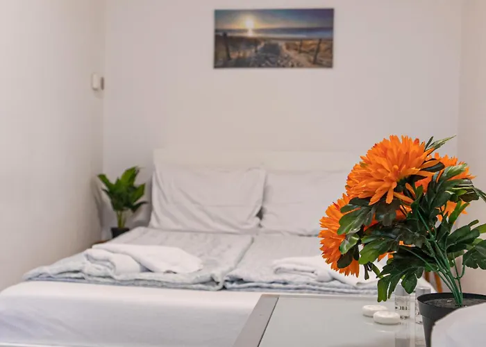 Economical 3-bedroom Near Danube & Millennium , Long *