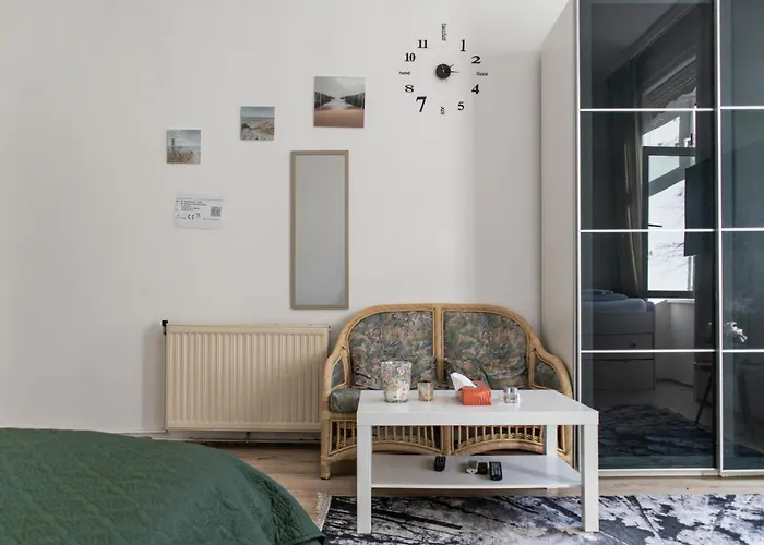 Economical 3-bedroom Near Danube & Millennium , Long * Viena