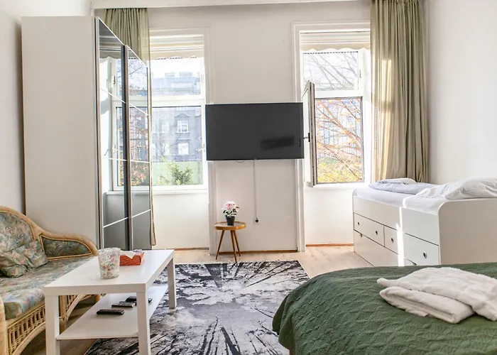 Apartamento Economical 3-bedroom Near Danube & Millennium , Long Viena