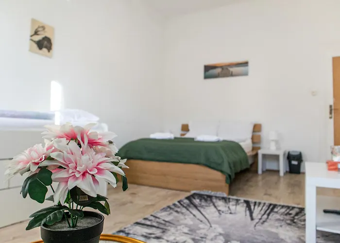 Economical 3-bedroom Near Danube & Millennium , Long *