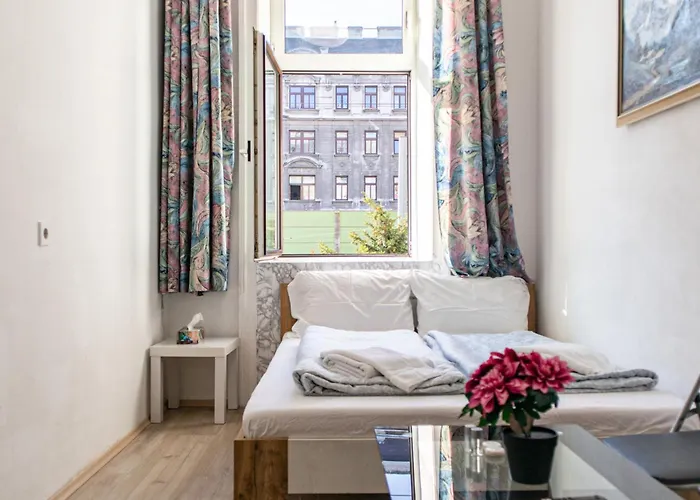 Apartamento Economical 3-bedroom Near Danube & Millennium , Long Viena