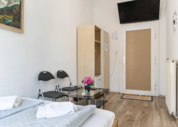 Economical 3-bedroom Near Danube & Millennium , Long Apartamento