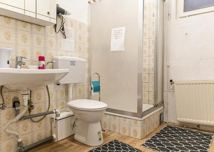Economical 3-bedroom Near Danube & Millennium , Long