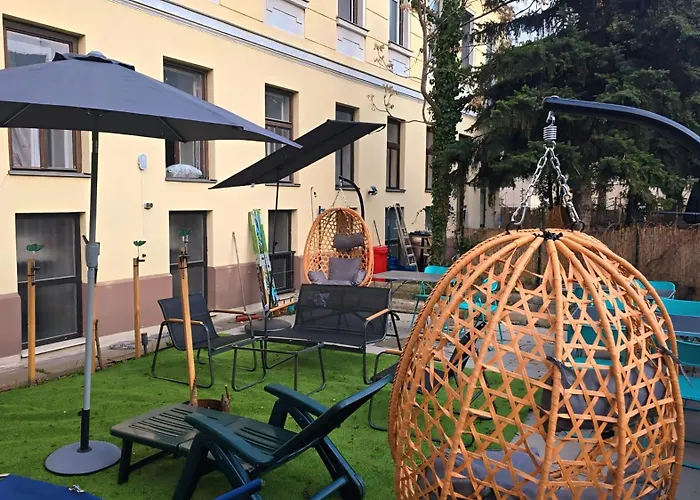 Economical 3-bedroom Near Danube & Millennium , Long Apartamento *